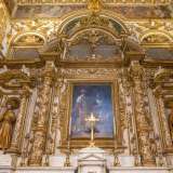 ...con ai lati le statue di san Francesco e santa Elisabetta d�Ungheria
